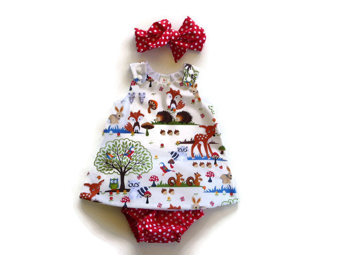 Vestido de animal com laço e capa de fralda