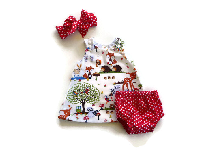 Vestido de animal com laço e capa de fralda