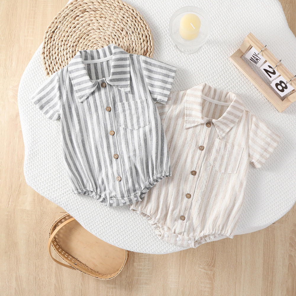 Macacão listrado de manga curta